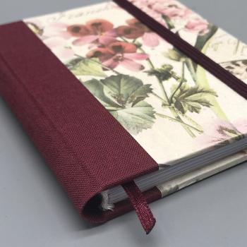 Buch Leinenrücken Blumen Lesebändchen Gummiband handgebunden Notizen rot